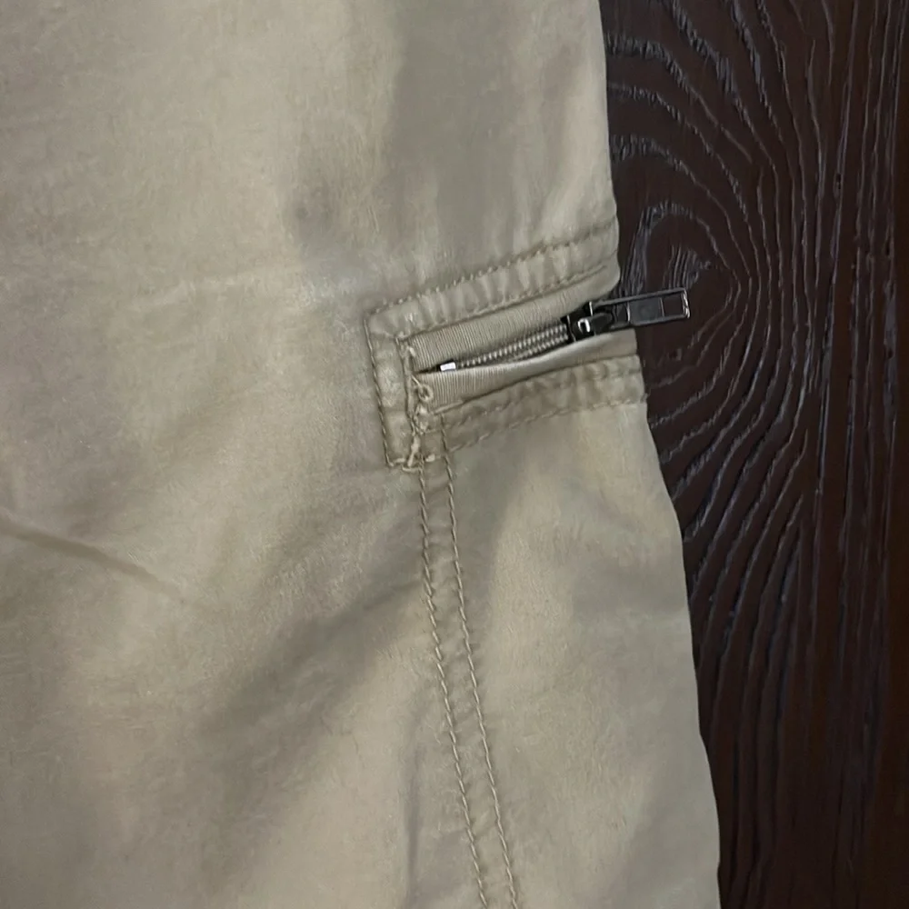 Original Weatherproof Vintage men’s khaki shorts. Size 30W